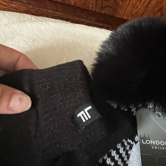 London Fog Hat & Glove Set, Faux Fur with Thermal Plush Lining, new with tag - Picture 6 of 8